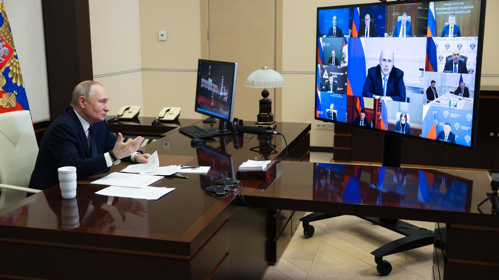 Президент РФ Владимир Путин в режиме видеоконференции проводит совещание по экономическим вопросам - РИА Новости, 1920, 22.01.2025