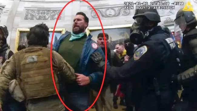 Двукратный олимпийский чемпион по плаванию Клит Келлер во время штурма Капитолия в 2021 году