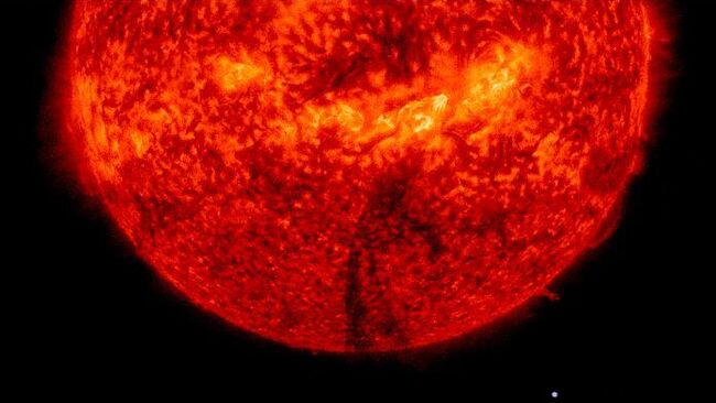 Черный выброс на Солнце