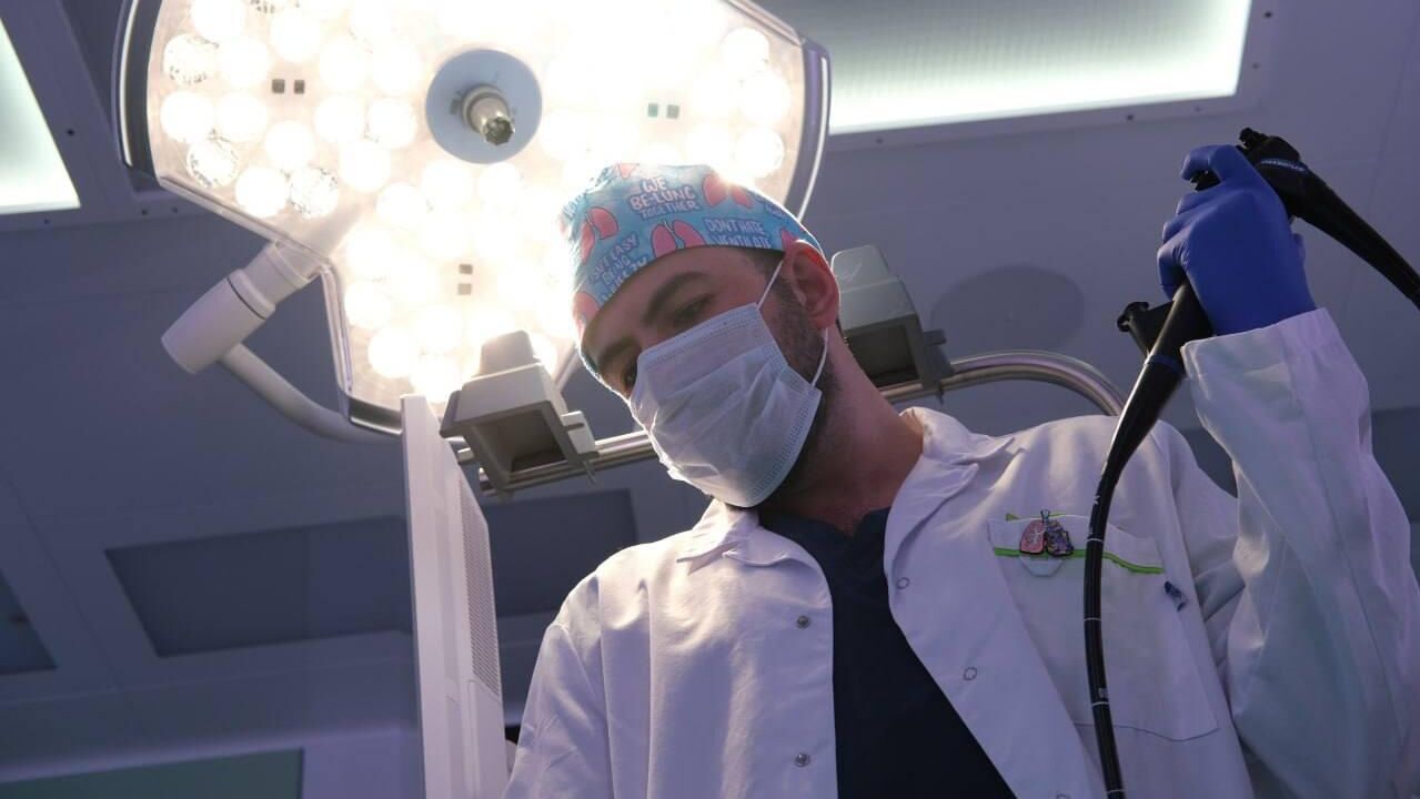 Врачи подмосковного Детского клинического центра имени Л. М. Рошаля извлеки зубную щетку из желудка 16-летней девушки - РИА Новости, 1920, 23.01.2025