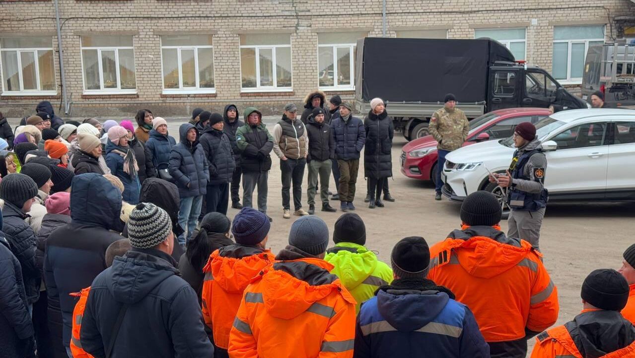 Инструктаж добровольцев, занятых поиском пропавшей девочки в Железногорске Инструктаж добровольцев, занятых поиском пропавшей девочки в Железногорске - РИА Новости, 1920, 23.01.2025