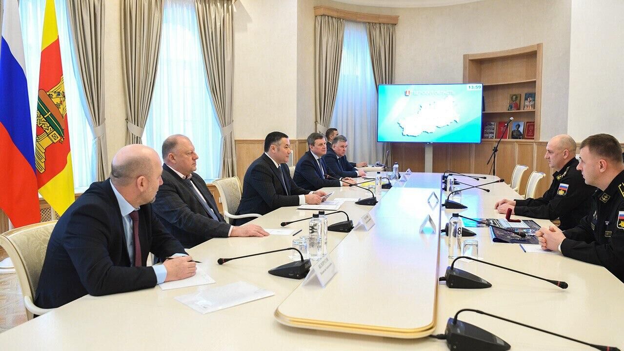 Губернатор Тверской области Игорь Руденя на встрече с командованием подводного крейсера К-456 Тверь Губернатор Тверской области Игорь Руденя на встрече с командованием подводного крейсера К-456 Тверь - РИА Новости, 1920, 23.01.2025