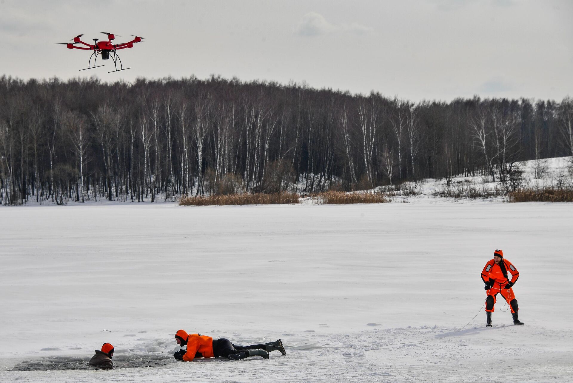 Показательные учения в поселении Клёновское по предотвращению возможных чрезвычайных ситуаций и катастроф в связи с пропуском весеннего половодья на территории Москвы Показательные учения в поселении Клёновское по предотвращению возможных чрезвычайных ситуаций и катастроф в связи с пропуском весеннего половодья на территории Москвы - РИА Новости, 1920, 23.01.2025
