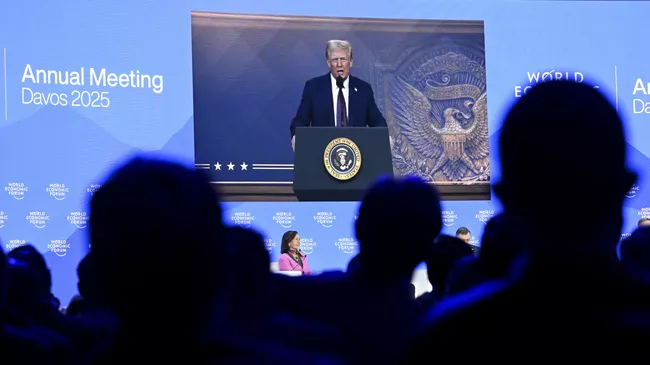 Президент США Дональд Трамп выступает перед участниками Всемирного экономического форума в Давосе в виртуальном формате. 23 января 2025