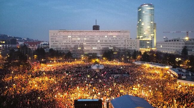 Участники акции протеста против политики премьер-министра Роберта Фицо в Братиславе, Словакия