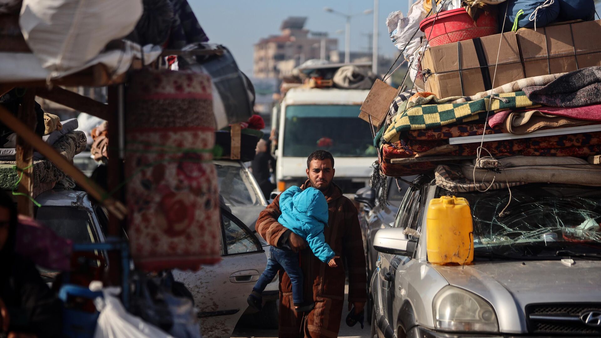 Палестинцы возвращаются в свои дома на севере сектора Газа - РИА Новости, 1920, 27.01.2025