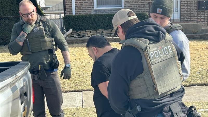 Рейд по поиску нелегальных мигрантов в США Рейд по поиску нелегальных мигрантов в США - РИА Новости, 1920, 11.02.2025