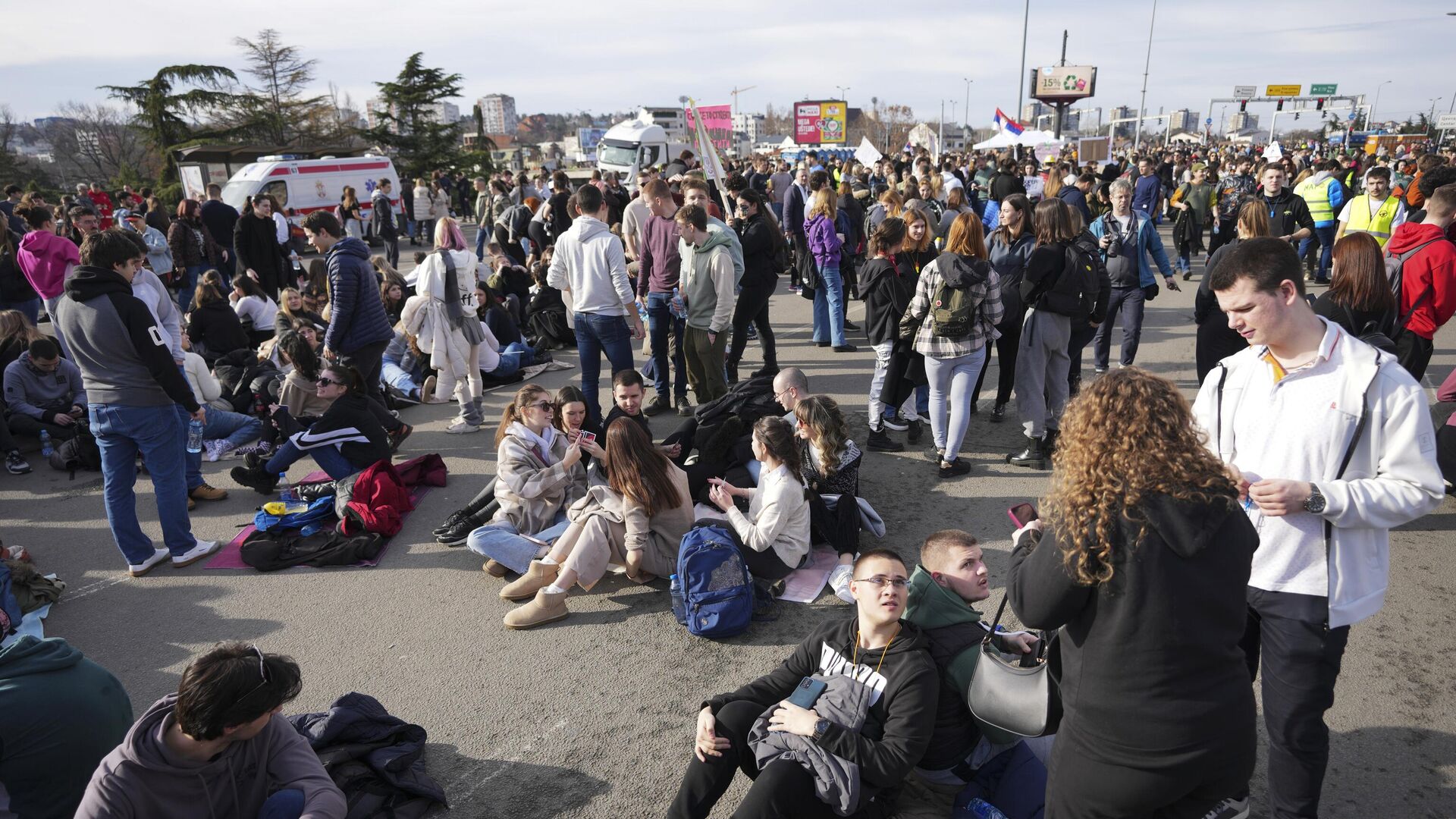 Студенты во время акции протеста в Белграде Студенты во время акции протеста в Белграде - РИА Новости, 1920, 27.01.2025