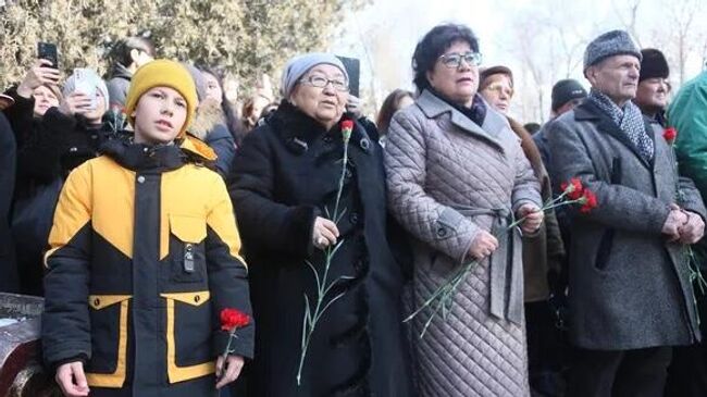 Митинг-реквием возле мемориального комплекса Вечный огонь  состоялся в Киргизии