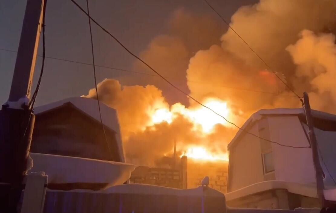 Пожар в частном доме в Салехарде Пожар в частном доме в Салехарде - РИА Новости, 1920, 27.01.2025