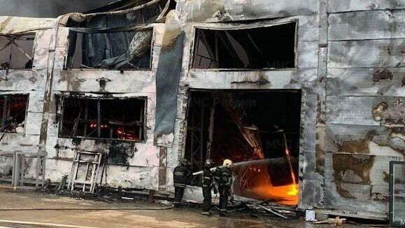 Пожар в здании предприятия, производящего мебель, в подмосковном Солнечногорске. 28 января 2025 - РИА Новости, 1920, 28.01.2025