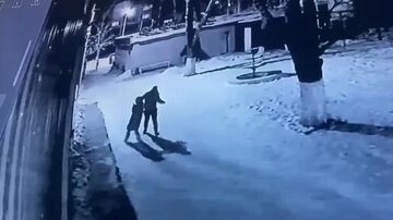 Прохожий спас ребенка. Прохожий спас ребенка