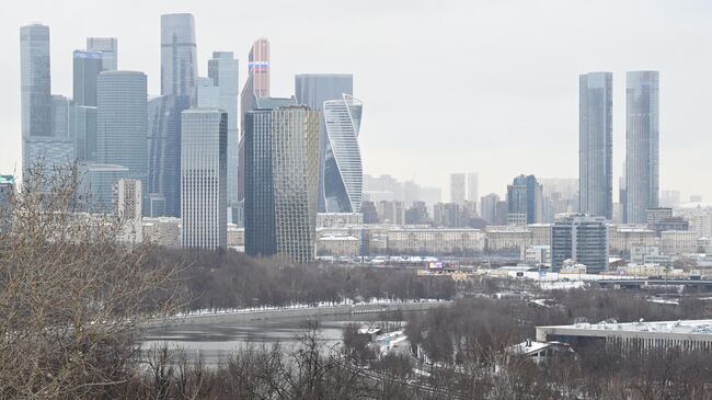 Смотровая площадка на Воробьевых горах в Москве