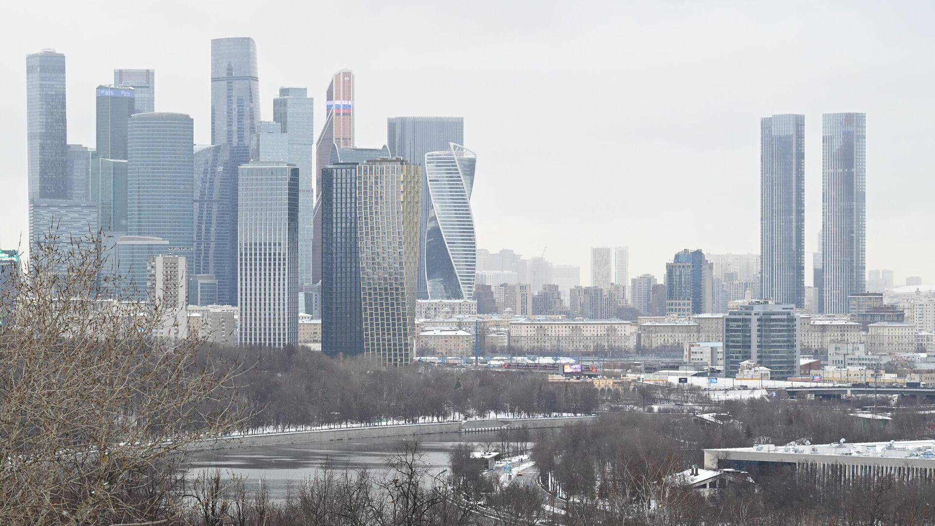 Смотровая площадка на Воробьевых горах в Москве - РИА Новости, 1920, 29.01.2025