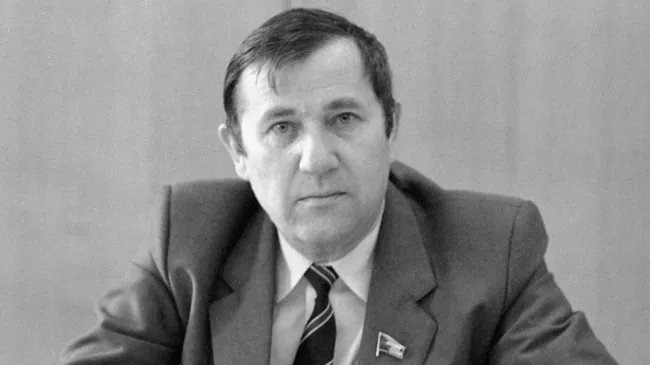 Министр приборостроения, средств автоматизации и систем управления СССР Михаил Шкабардня. 1983 год