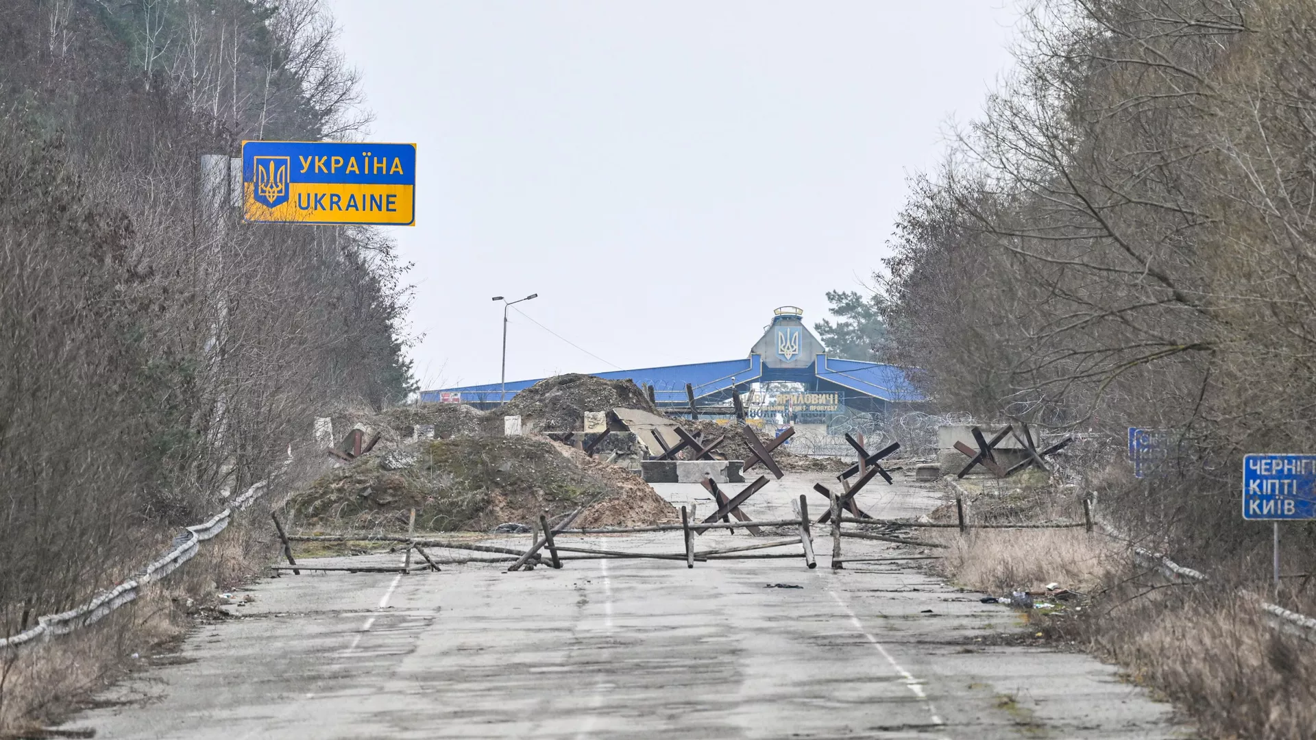 Зеленский открыл границы 18–22-летним, чтобы они не протестовали – аналитик Слебода