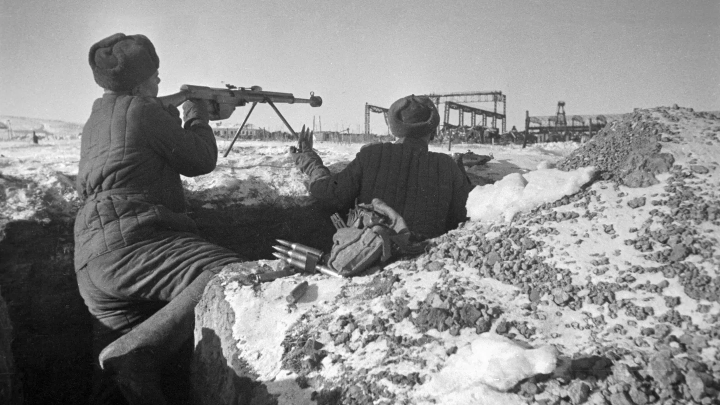 Совјетски војници се боре у области фабрике Красни Октјабр