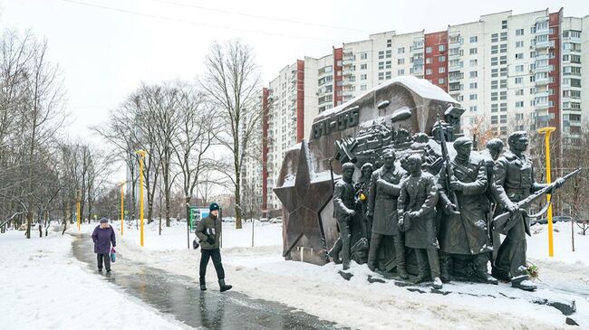 Работы по обновлению сквера завершили в московском районе Теплый Стан