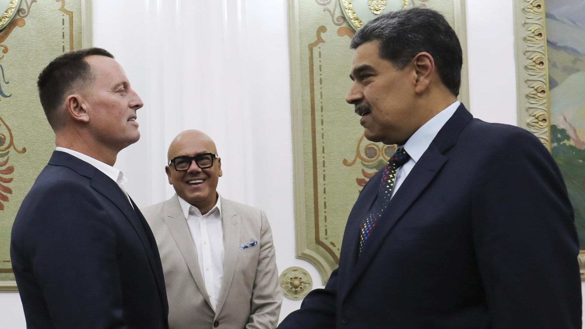 Президент Венесуэлы Николас Мадуро и спецпосланник президента США Ричард Гренелл во время встречи. 31 января 2025 - РИА Новости, 1920, 01.02.2025