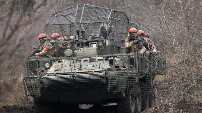 БТР-82а с разведгруппой 15-й отдельной гвардейской мотострелковой Александрийской бригады Черные гусары