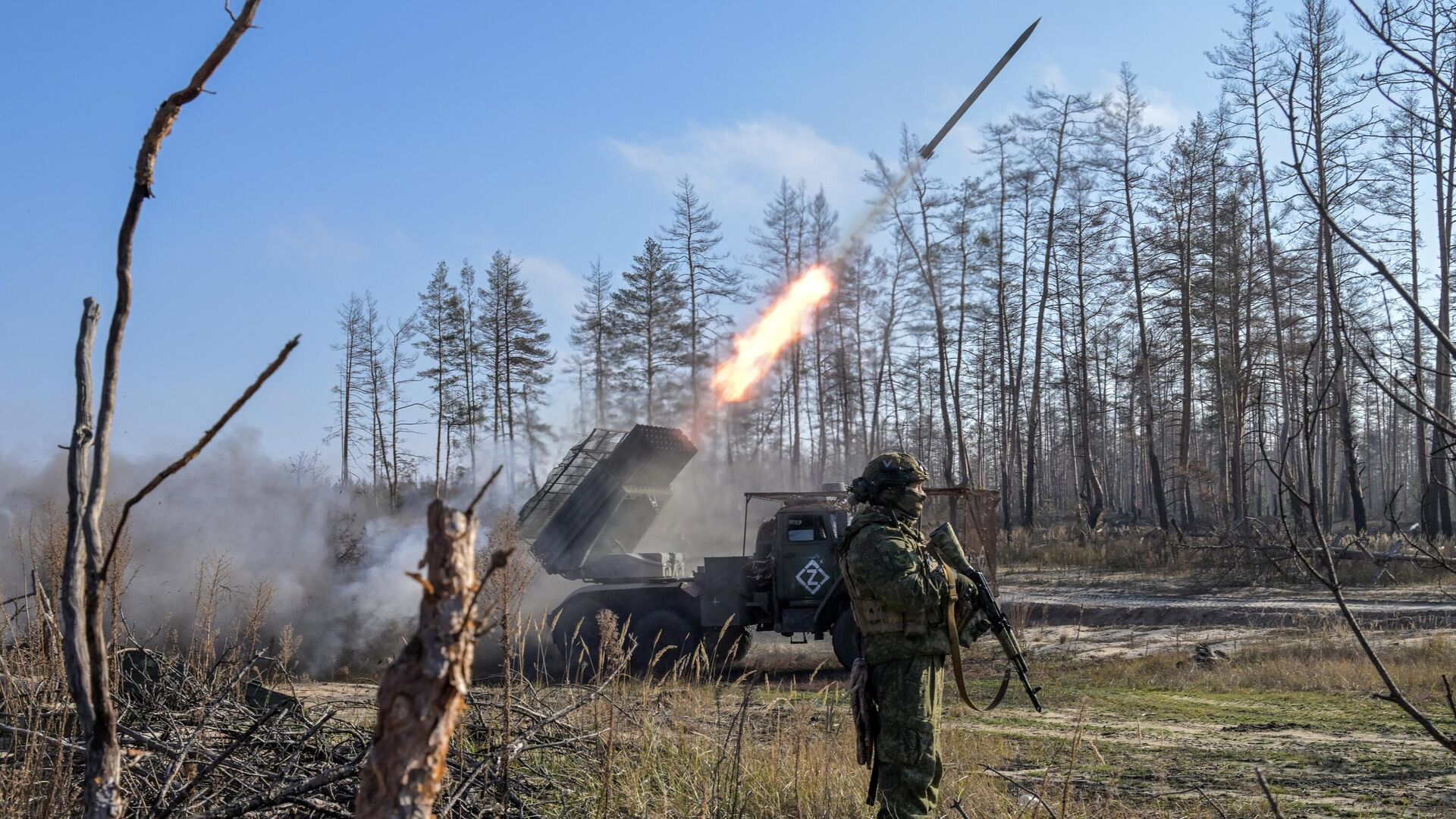 Боевая работа РСЗО Град в зоне СВО - РИА Новости, 1920, 08.04.2025