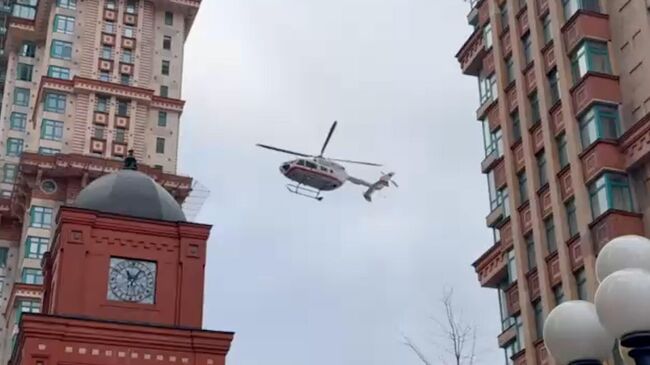  Вертолет Московского авиационного центра над домом в ЖК Алые паруса