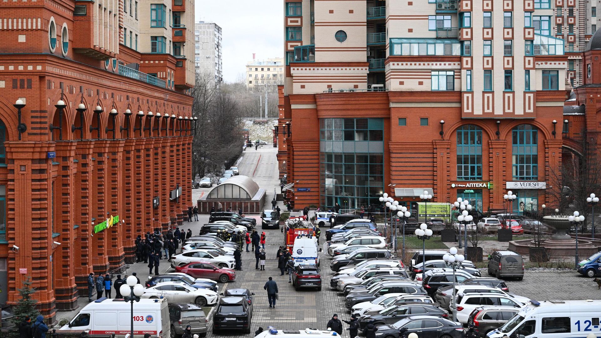 На месте взрыва в жилом комплексе Алые паруса на северо-западе Москвы - РИА Новости, 1920, 04.02.2025