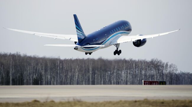 Самолет авиакомпании Azerbaijan Airlines