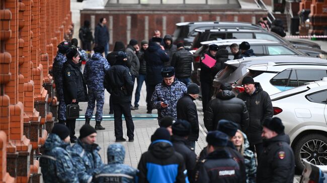 На месте взрыва в жилом комплексе Алые паруса на северо-западе Москвы