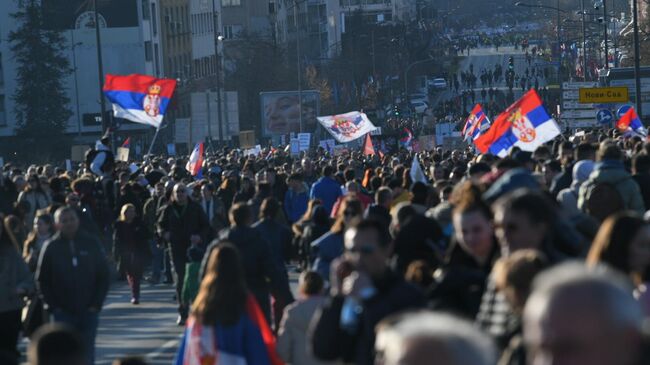 Протестующие в Сербии студенты