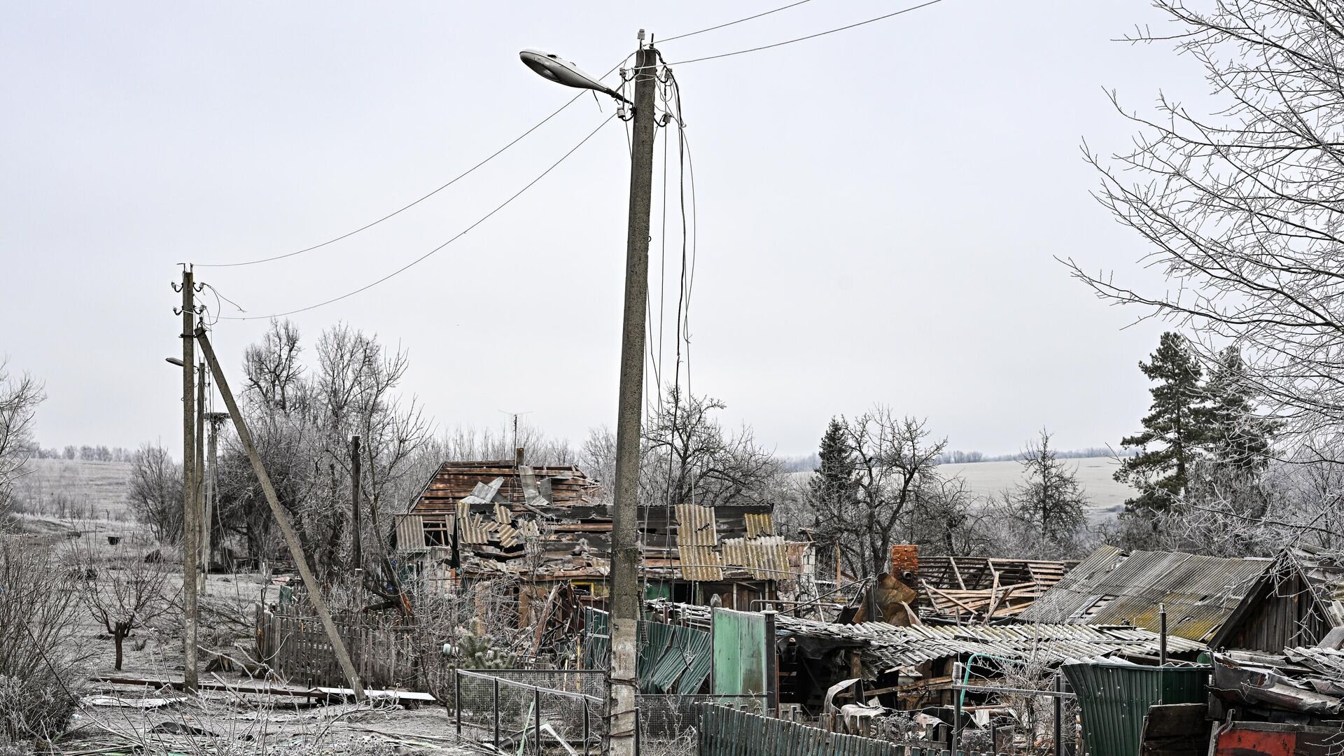 Разрушенные дома в селе Русское Поречное Курской области - РИА Новости, 1920, 13.10.2025