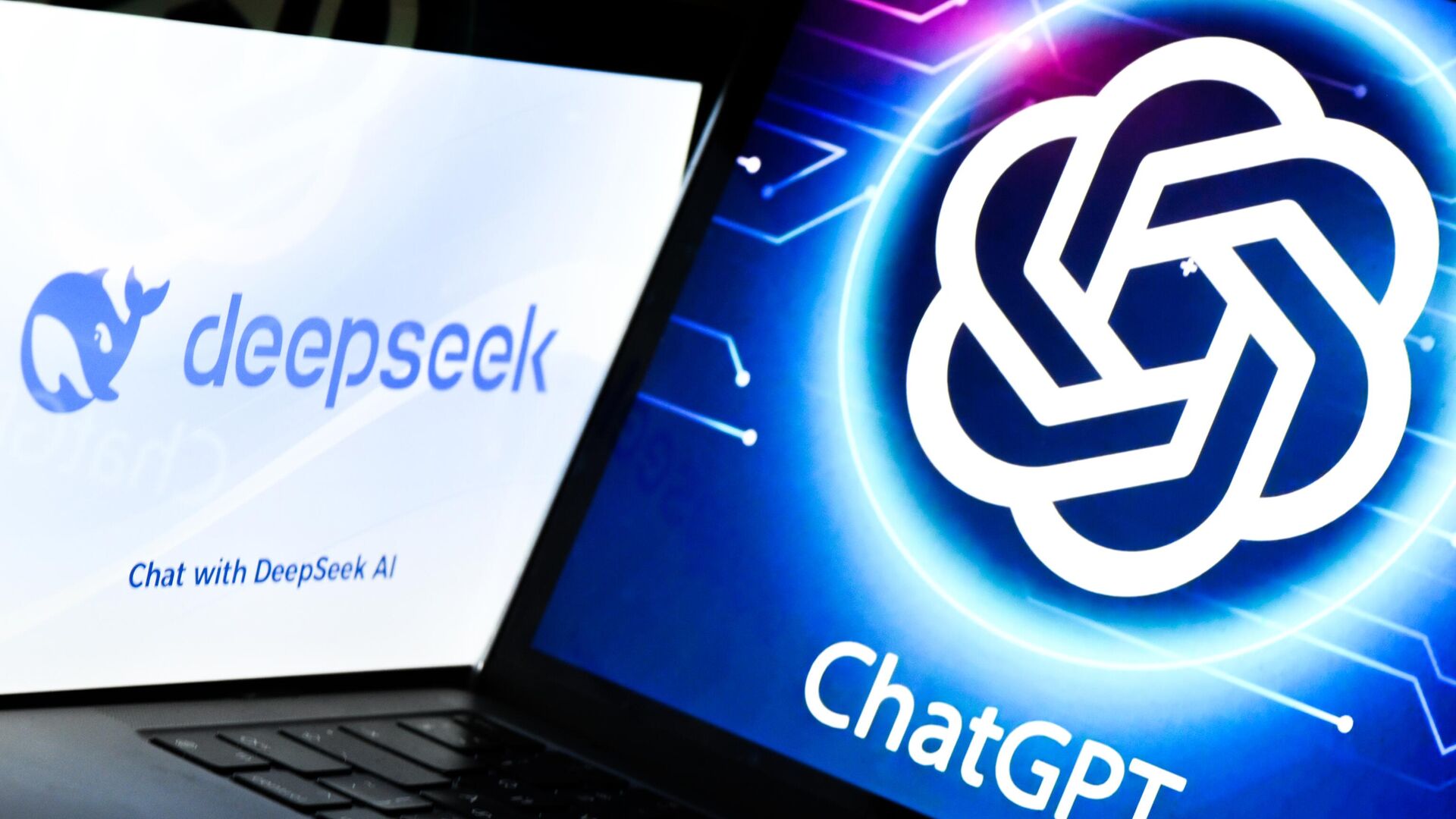 Логотипы DeepSeek и ChatGPT - РИА Новости, 1920, 06.02.2025