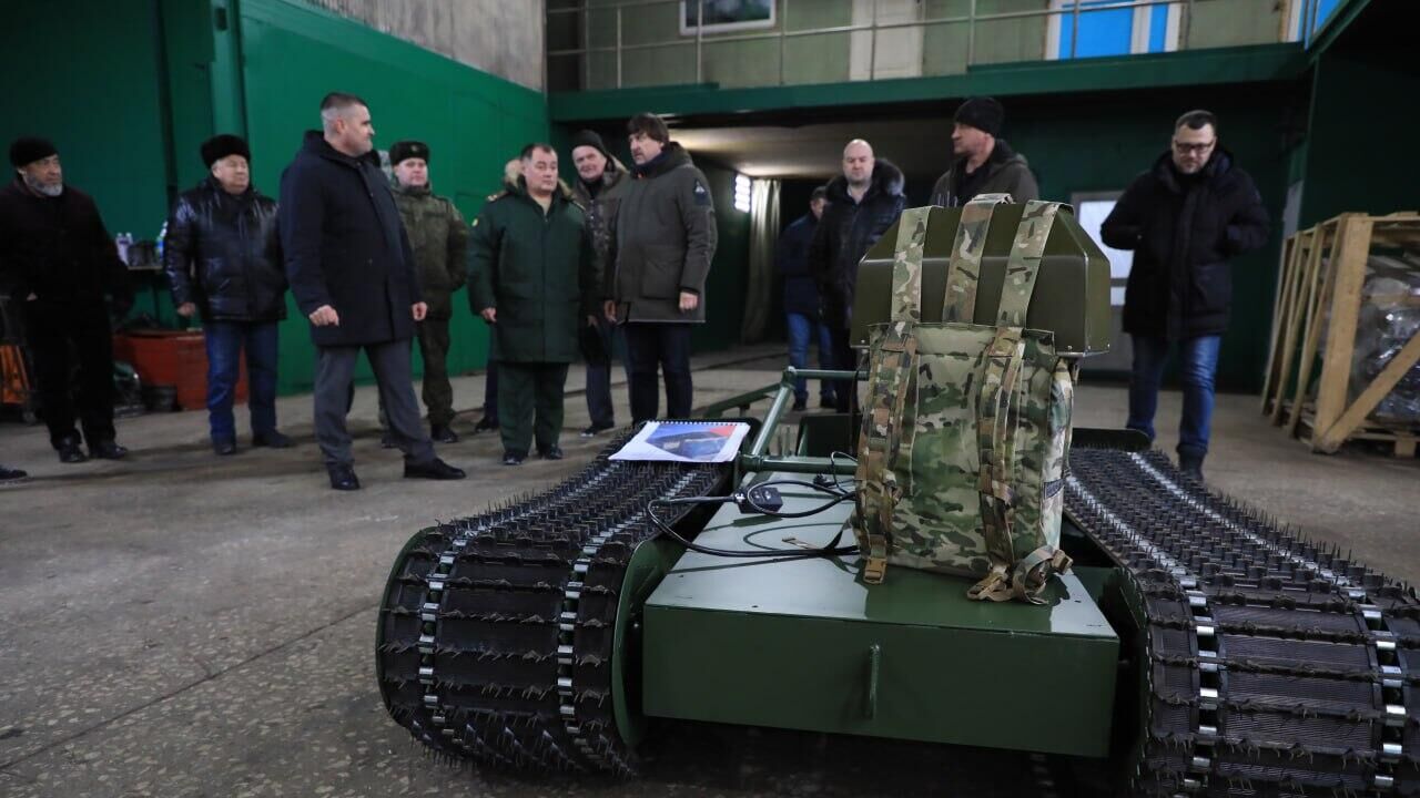 Власти Тюмени закажут на машиностроительном заводе технику для передачи в зону СВО - РИА Новости, 1920, 05.02.2025