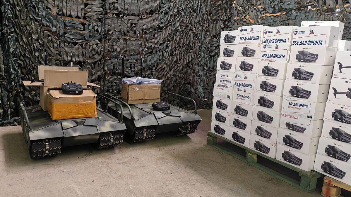 Единая Россия и фонд Наша Правда передали технику военным группировки войск Центр - РИА Новости, 1920, 07.02.2025