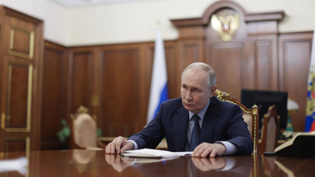 © РИА Новости / POOLПерейти в медиабанк<br> Президент РФ Владимир Путин во время встречи с председателем правительства РФ Михаилом Мишустиным