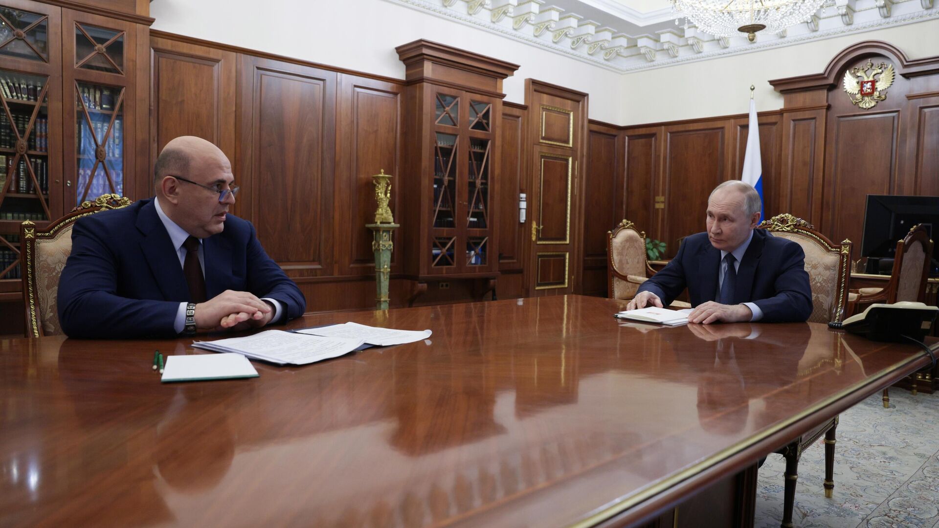 Президент РФ Владимир Путин и председатель правительства РФ Михаил Мишустин - РИА Новости, 1920, 21.12.2025