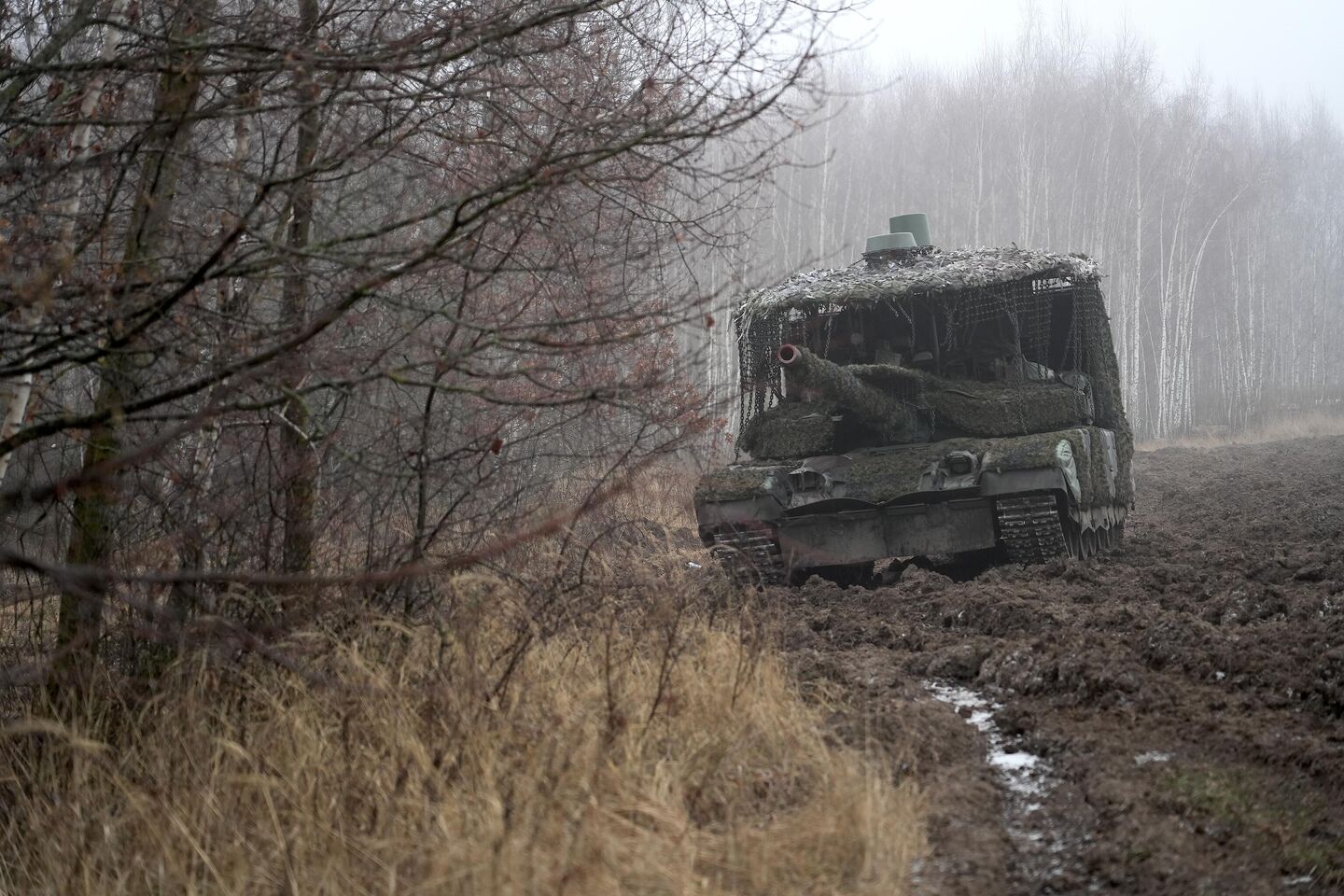 Экипаж танка Т-80 проходит боевое слаживание Экипаж танка Т-80 проходит боевое слаживание