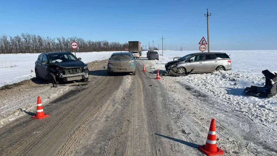 ДТП на 12 километре автодороги Аксай - Большой Лог - Новочеркасск - РИА Новости, 1920, 08.02.2025