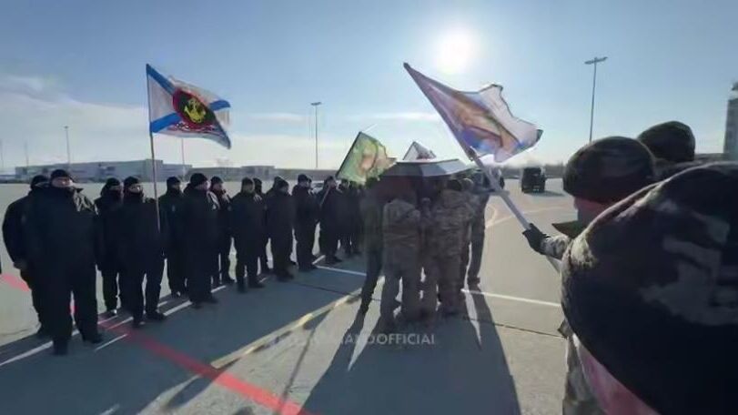 Военный борт доставил в Приморье тела погибших в Курской области вице-губернатора Приморского края Сергея Ефремова и бойцов отряда Тигр Александра Иваровского и Сергея Дмитриева - РИА Новости, 1920, 09.02.2025