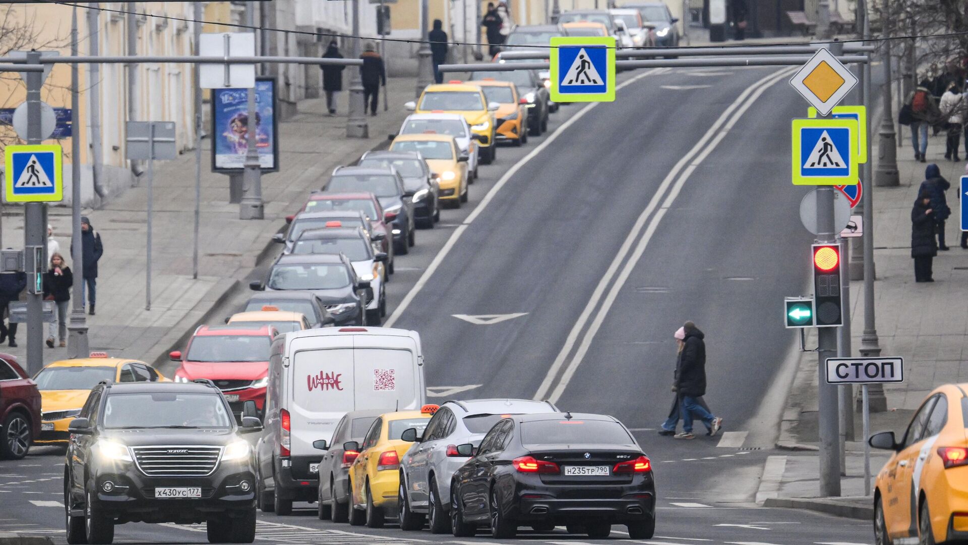 Автомобильное движение - РИА Новости, 1920, 20.02.2025