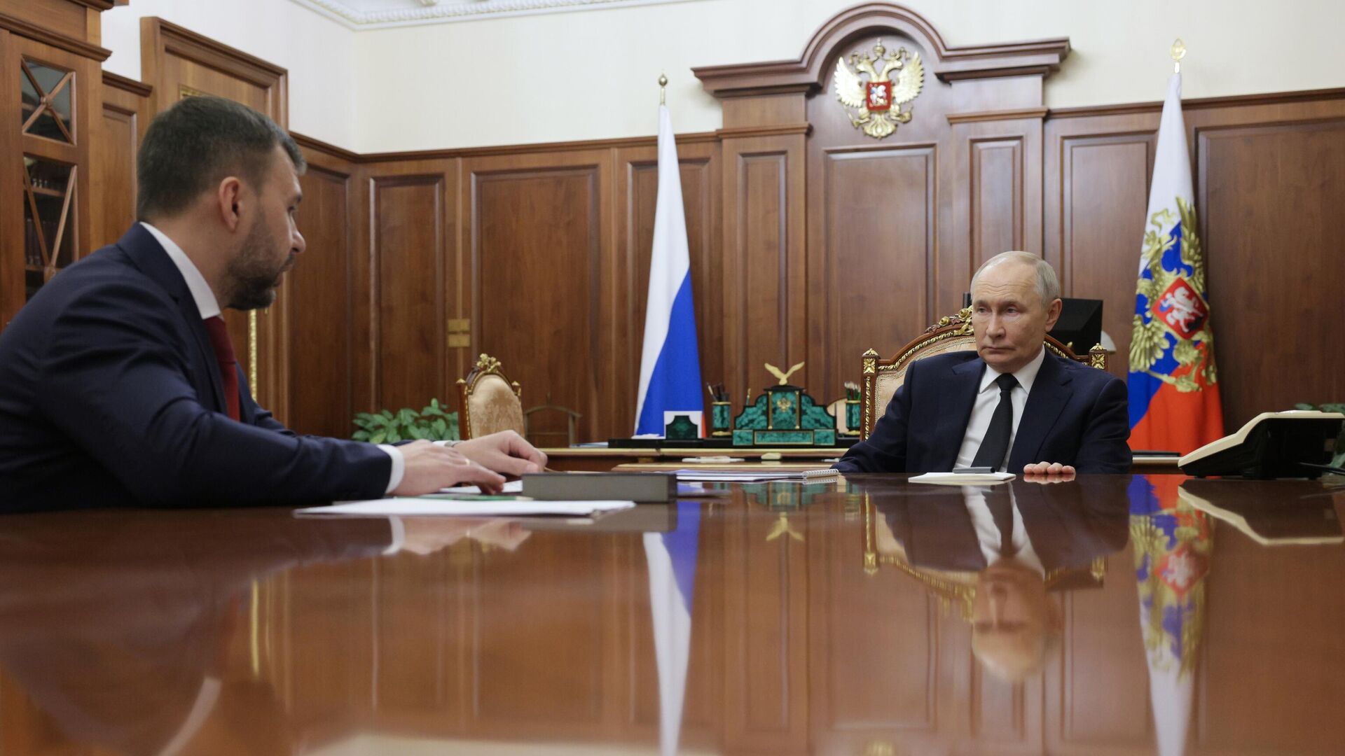 Президент РФ Владимир Путин и глава ДНР Денис Пушилин во время встречи - РИА Новости, 1920, 10.02.2025