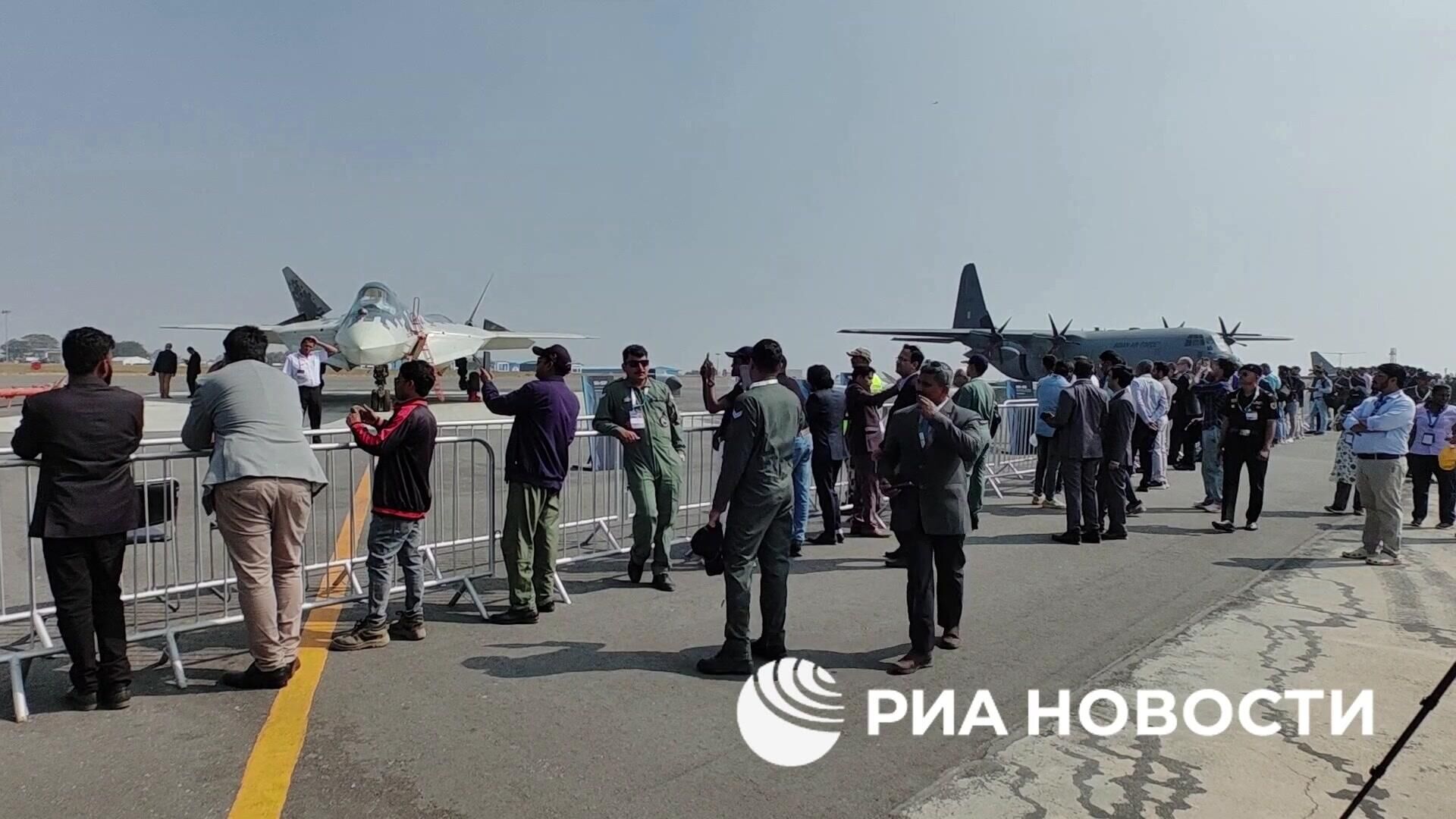 Российский истребитель пятого поколения Су-57Э впервые представляется в Индии - РИА Новости, 1920, 10.02.2025