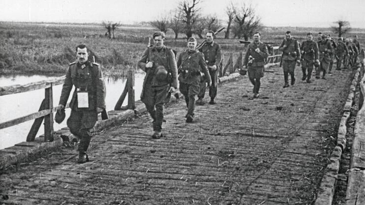 Зондеркоманда 10-А и ее командир Курт Кристман (слева) на Кубани в 1942 году - РИА Новости, 1920, 11.02.2025