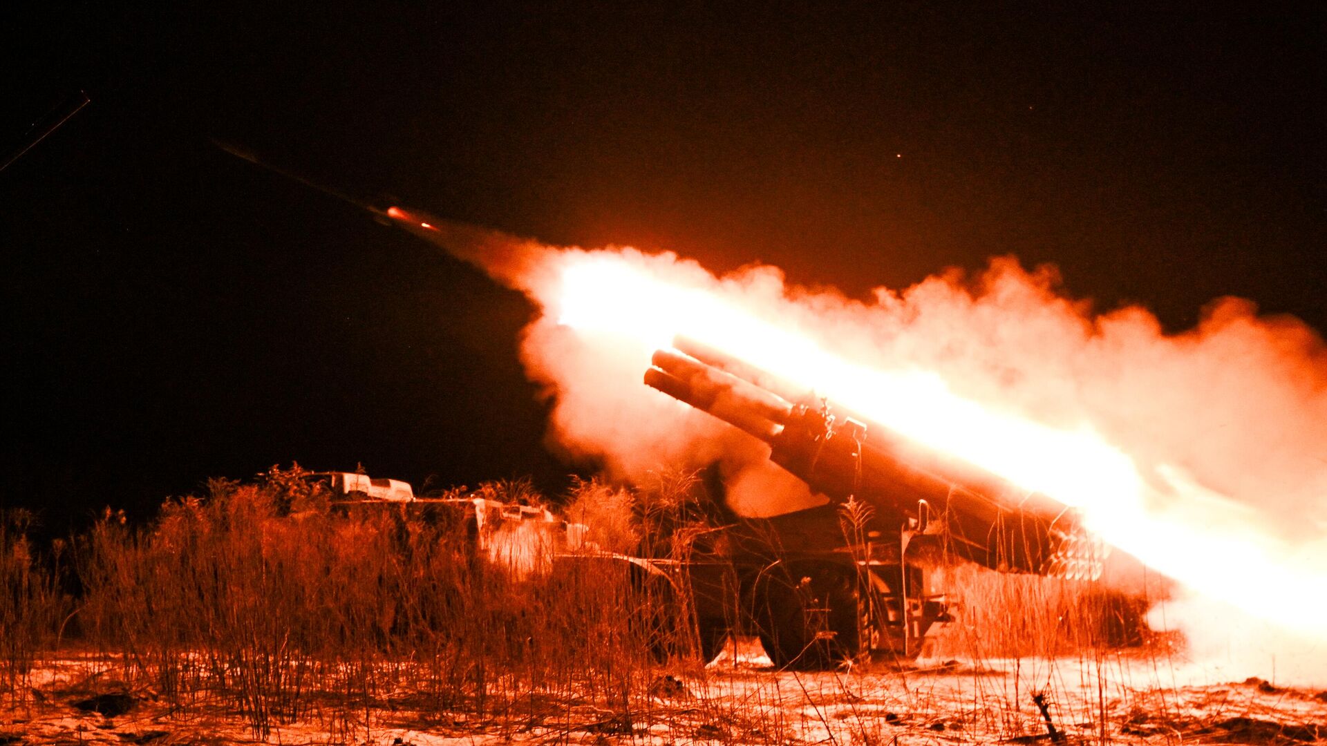 Работа РСЗО 9К57 Ураган - РИА Новости, 1920, 22.02.2025