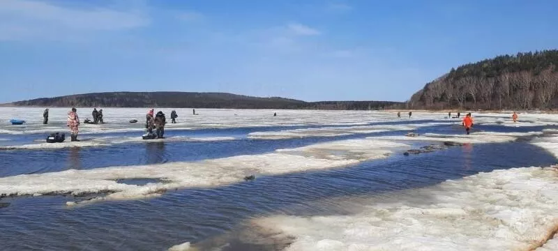 Операция по спасению рыбаков, дрейфующих на льдине по Охотскому морю Операция по спасению рыбаков, дрейфующих на льдине по Охотскому морю - РИА Новости, 1920, 12.02.2025