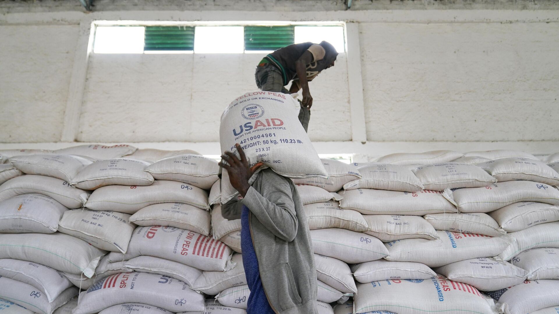 Склад продовольствия, поставляемого в рамках продовольственной программы американского агентства по международному развитию USAID, в Эфиопии - РИА Новости, 1920, 12.02.2025