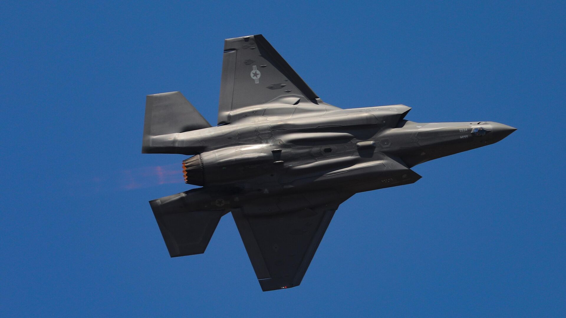 Истребитель-бомбардировщик F-35 - РИА Новости, 1920, 07.03.2025