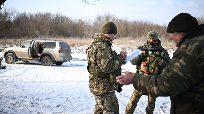 Добровольцы развозят гуманитарную помощь жителям