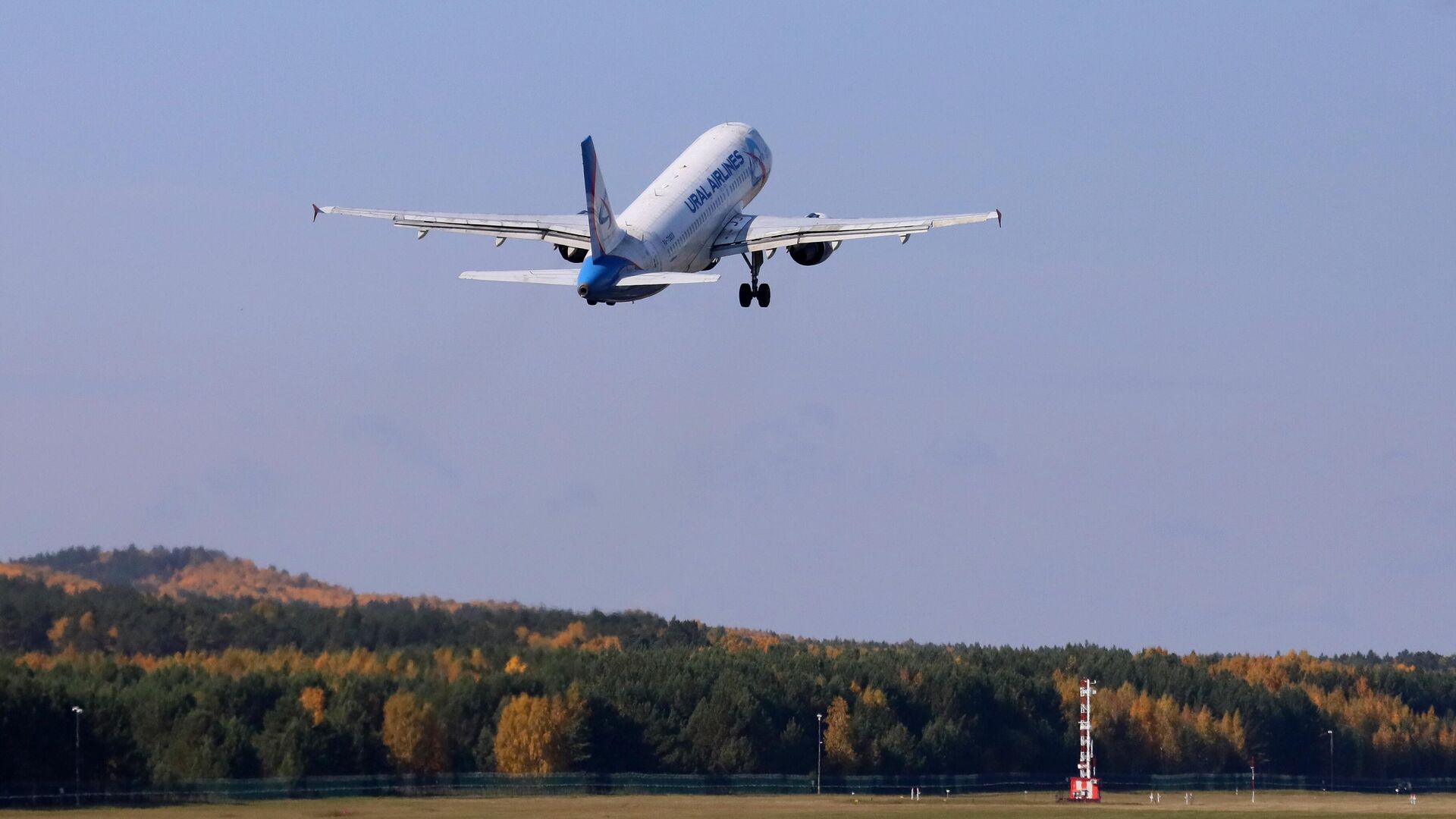Пассажирский самолёт Airbus A320 - РИА Новости, 1920, 18.08.2025