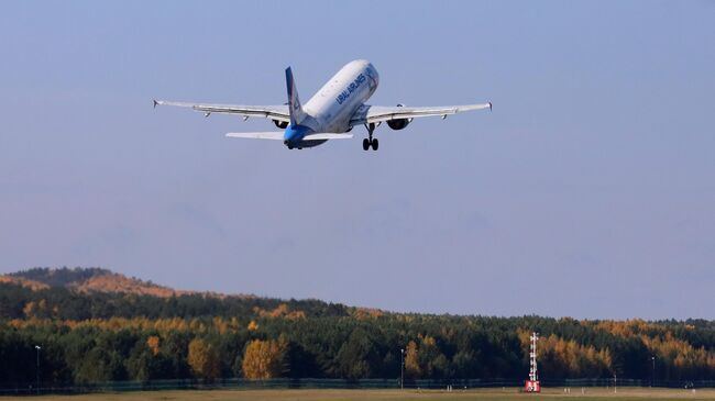 Пассажирский самолёт авиакомпании Уральские авиалинии